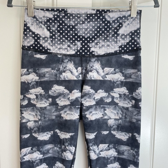 Lululemon wonder under 25” high rise cloud polka floral dot leggings size 4 - Picture 2 of 8